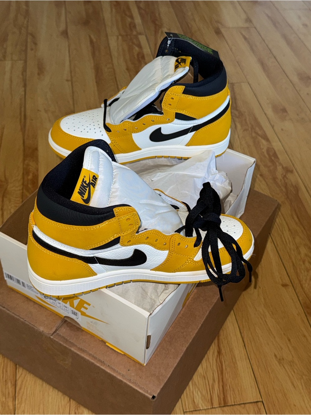 Nike Air Jordan 1 High Yellow Black White - Picture 2 of 10